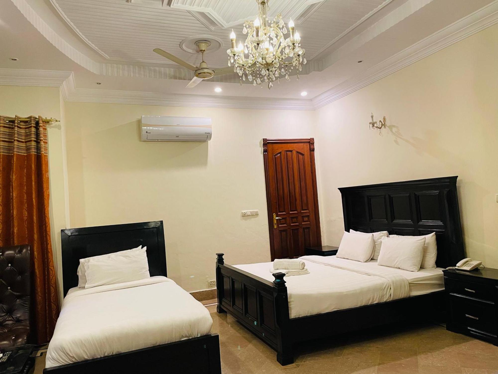 Executive Galaxy Guest House Islamabad Buitenkant foto