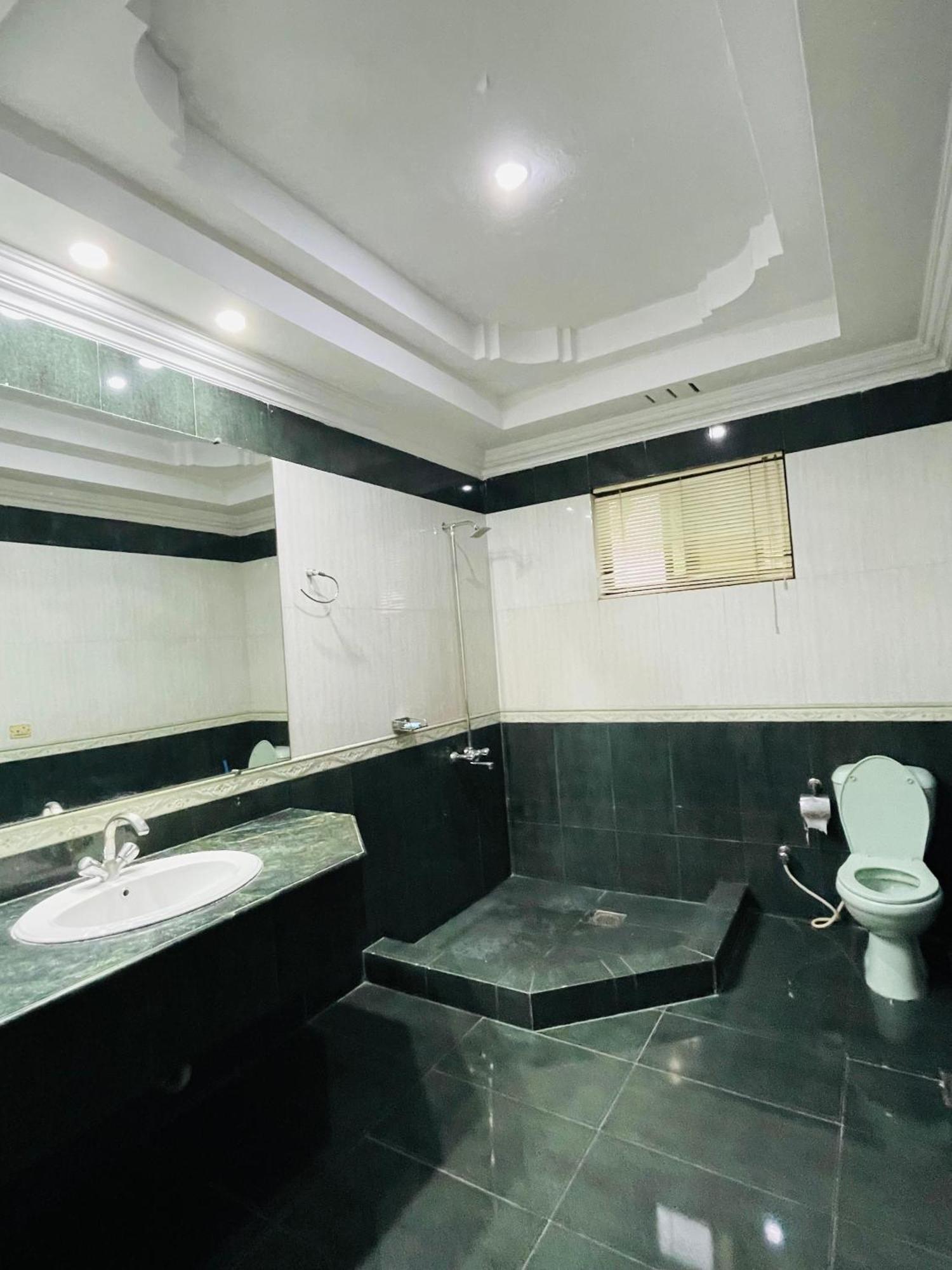Executive Galaxy Guest House Islamabad Buitenkant foto