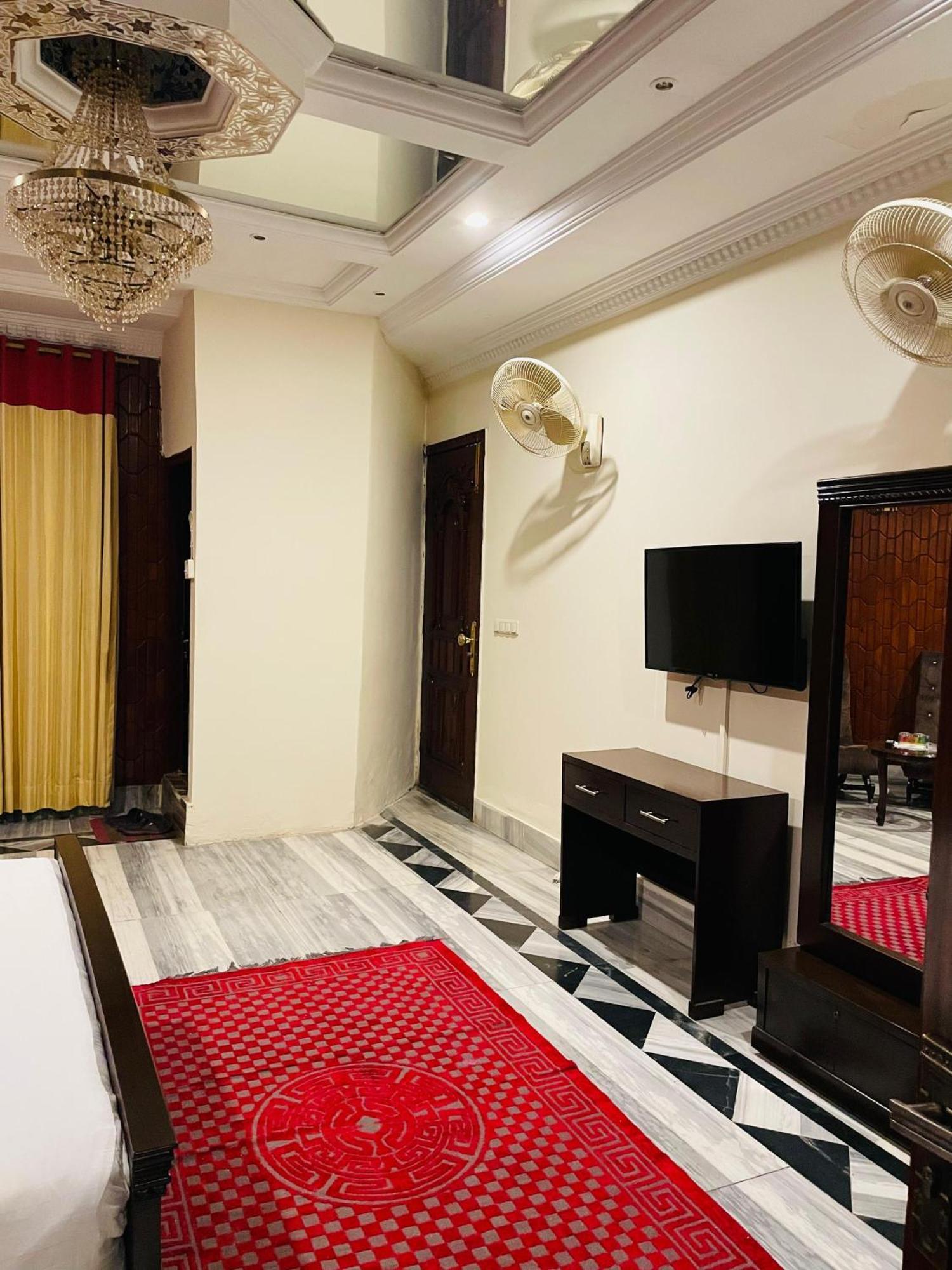 Executive Galaxy Guest House Islamabad Buitenkant foto