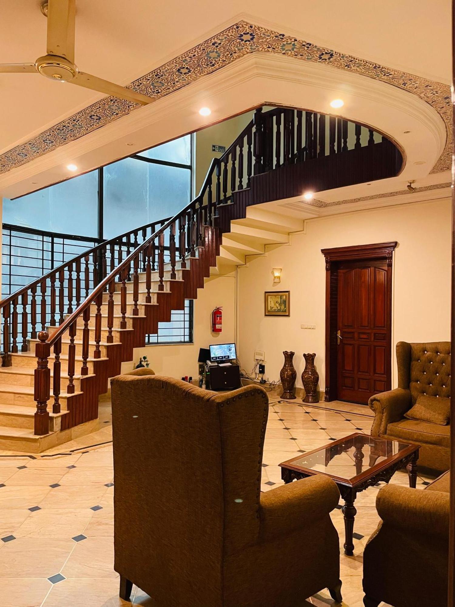 Executive Galaxy Guest House Islamabad Buitenkant foto